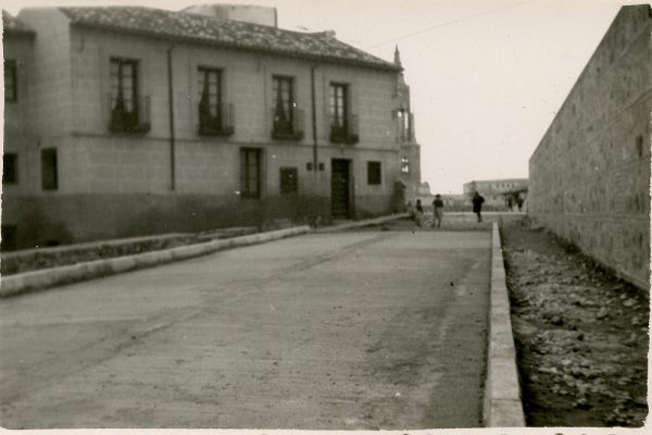 MMH-153-Urbanización de la cuesta de Capuchinos_ca 1955