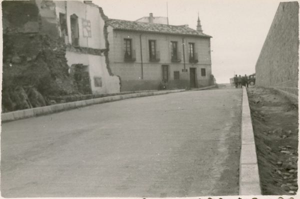 MMH-154-Urbanización de la cuesta de Capuchinos_ca 1955