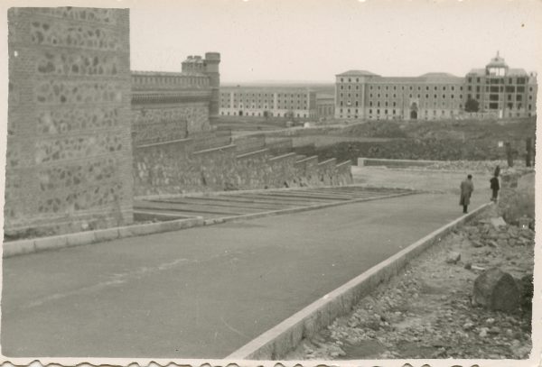 MMH-168-Urbanización de la cuesta de Capuchinos_ca 1955