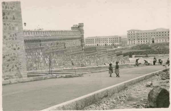 MMH-171-Urbanización de la cuesta de Capuchinos_ca 1955