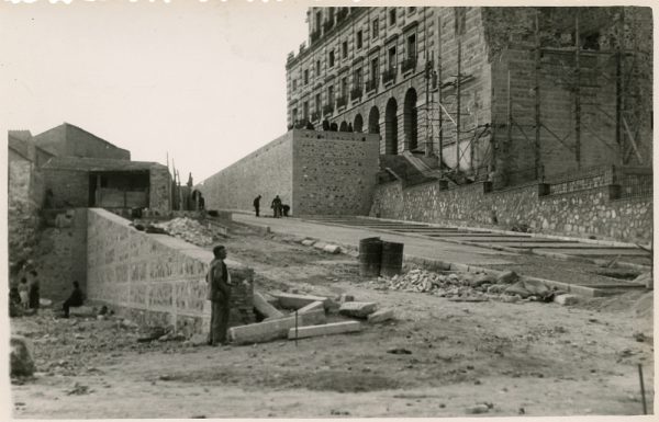 MMH-175-Urbanización de la cuesta de Capuchinos y Corralillo de San Miguel_ca 1955