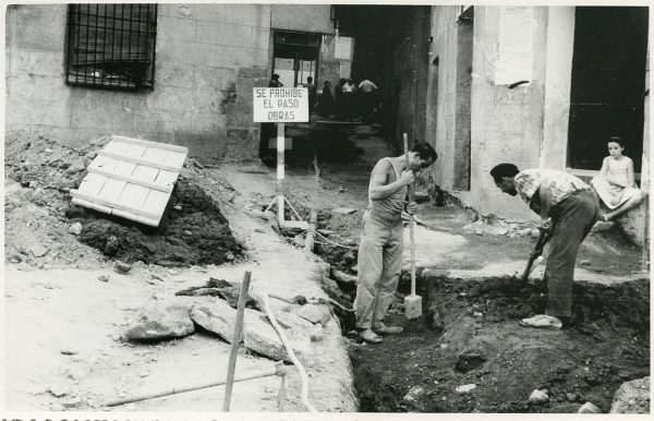 MMH-204-Obras de urbanización en la plaza de las Capuchinas_1959 - Fot Flores