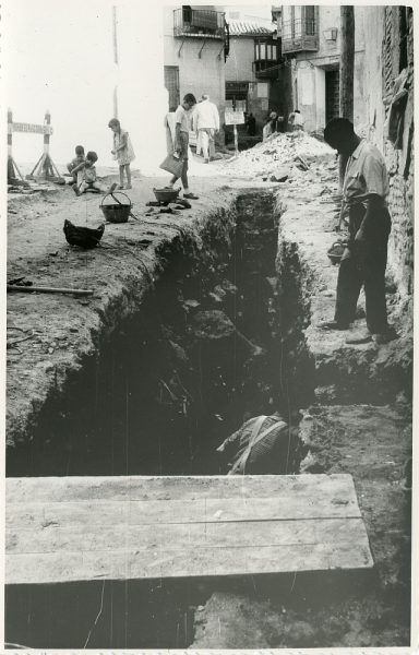 MMH-205-Obras de urbanización en la plaza de las Capuchinas_1959 - Fot Flores