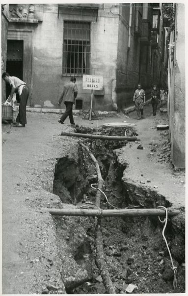 MMH-208-Obras de urbanización en la calle de la Merced_1959 - Fot Flores