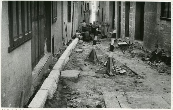 MMH-212-Obras de urbanización en la calle Tendillas_1959 - Fot Flores