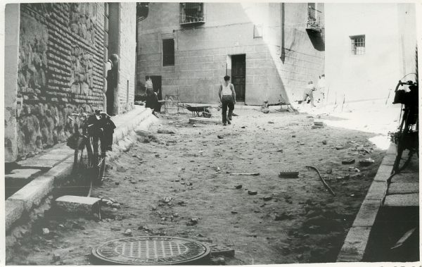 MMH-236-Obras de urbanización en la calle y plaza Buzones_1959 - Fot Flores