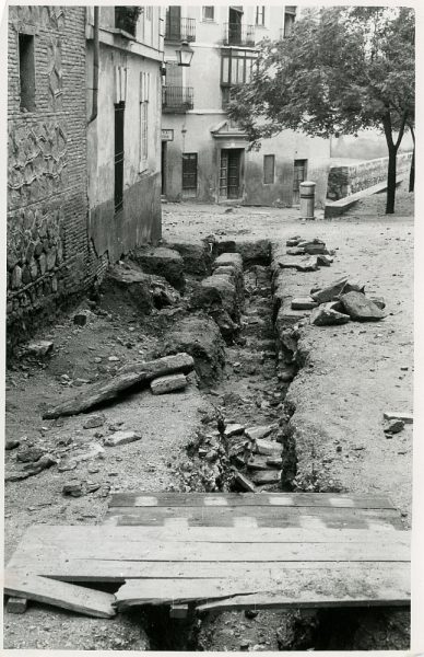 MMH-237-Obras de urbanización en la plaza de la Merced_1959 - Fot Flores