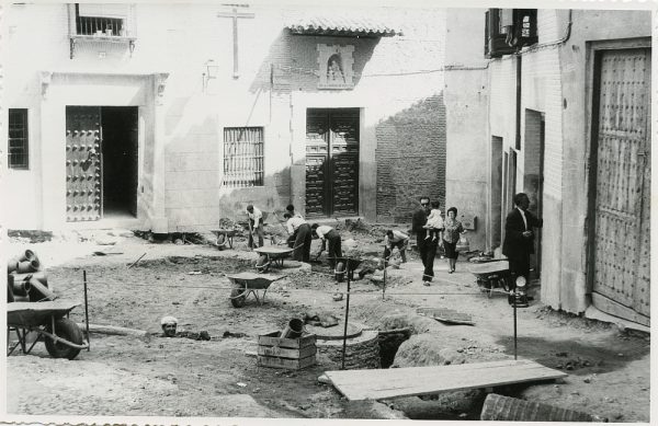 MMH-288-Obras de urbanización en la calle de Núñez de Arce_1960 - Fot Flores