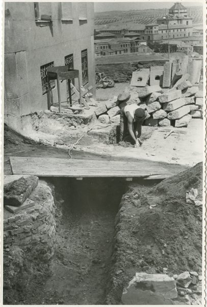 MMH-293-Obras de urbanización en la calle de Núñez de Arce_1960 - Fot Flores