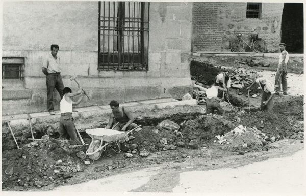 MMH-298-Obras de urbanización en la calle de Núñez de Arce_1960 - Fot Flores