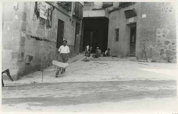 MMH-309-Obras de urbanización en la calle de Núñez de Arce_1960 - Fot Flores