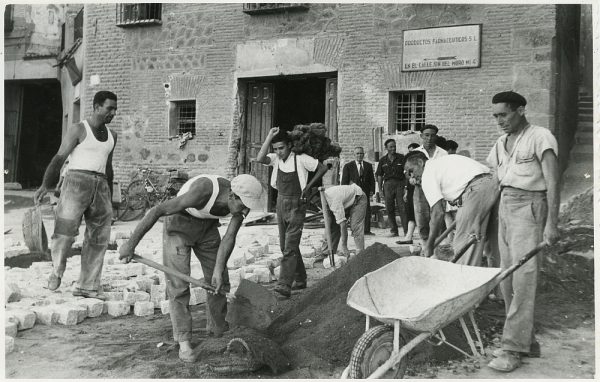 MMH-310-Obras de urbanización en la calle de Núñez de Arce_1960 - Fot Flores