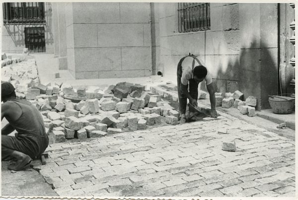 MMH-312-Obras de urbanización en la calle de Núñez de Arce_1960 - Fot Flores