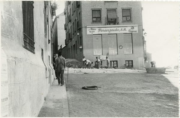 MMH-322-Obras de urbanización en la calle de Núñez de Arce_1960 - Fot Flores