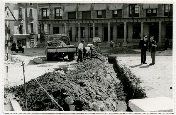 MMH-388-Obras de urbanización de la plaza de Zocodover_1961 - Fot Flores