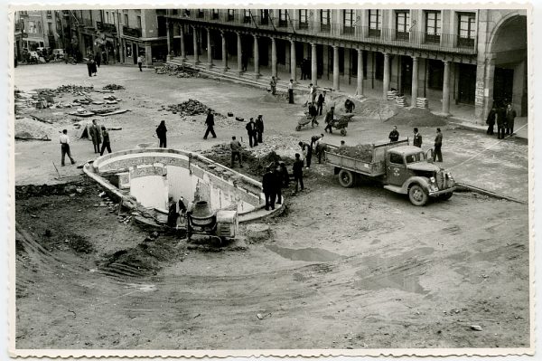 MMH-389-Obras de urbanización de la plaza de Zocodover_1961 - Fot Flores