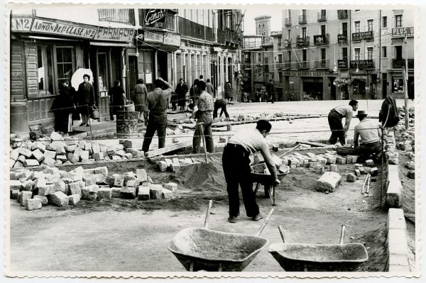 MMH-393-Obras de urbanización de la plaza de Zocodover_1961 - Fot Flores