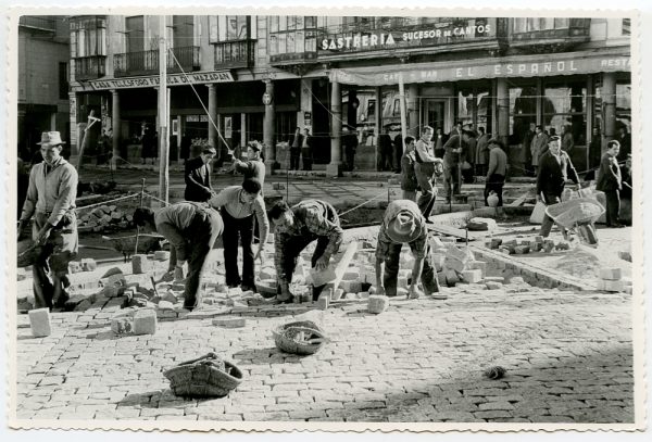 MMH-395-Obras de urbanización de la plaza de Zocodover_1961 - Fot Flores