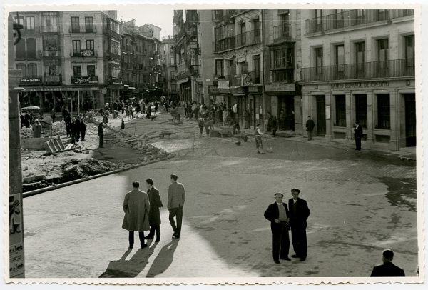 MMH-397-Obras de urbanización de la plaza de Zocodover_1961 - Fot Flores