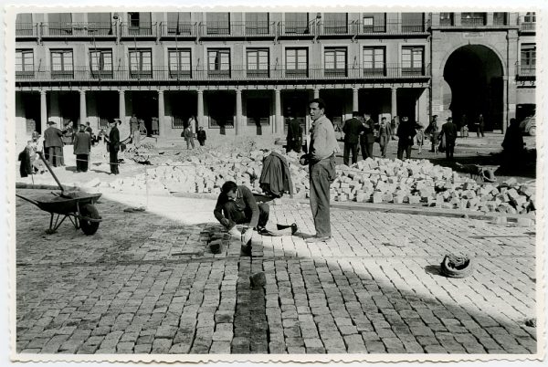 MMH-402-Obras de urbanización de la plaza de Zocodover_1961 - Fot Flores