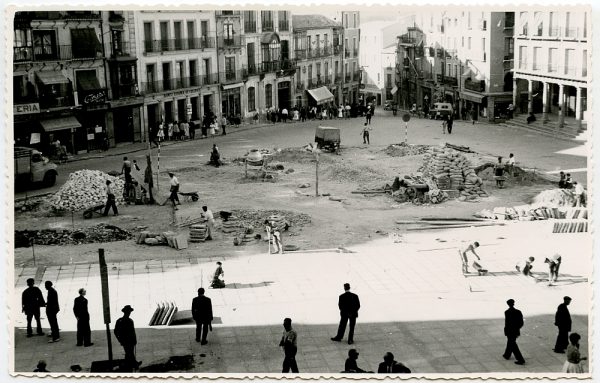 MMH-412-Obras de urbanización de la plaza de Zocodover_1961 - Fot Flores