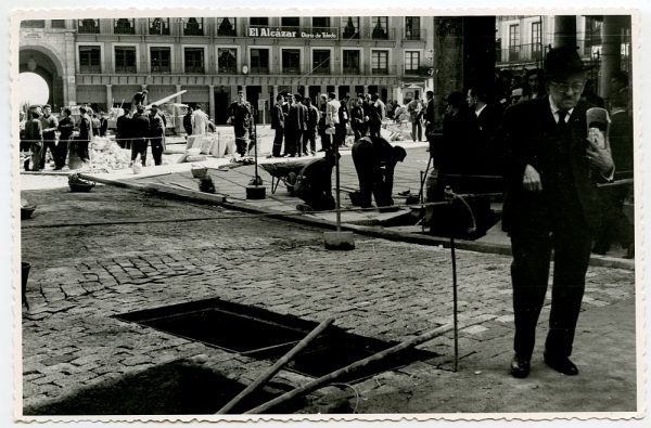 MMH-422-Obras de urbanización de la plaza de Zocodover_1961 - Fot Flores