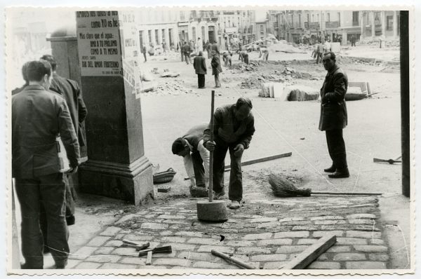 MMH-428-Obras de urbanización de la plaza de Zocodover_1961 - Fot Flores