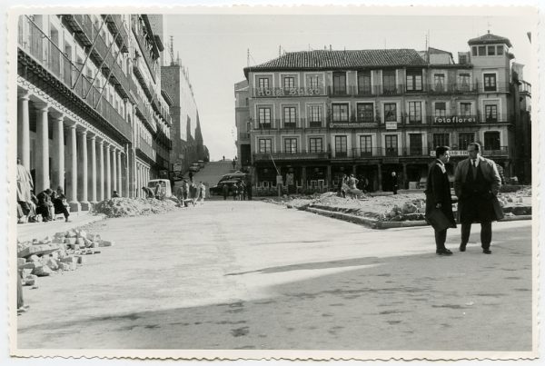 MMH-429-Obras de urbanización de la plaza de Zocodover_1961 - Fot Flores