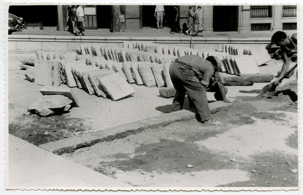 MMH-432-Obras de urbanización de la plaza de Zocodover_1961 - Fot Flores