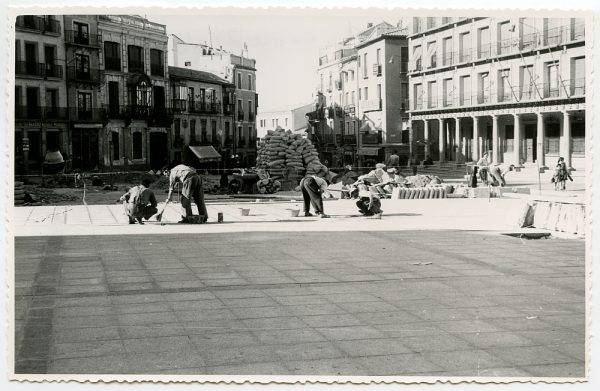 MMH-434-Obras de urbanización de la plaza de Zocodover_1961 - Fot Flores