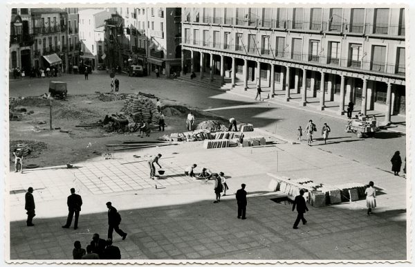 MMH-435-Obras de urbanización de la plaza de Zocodover_1961 - Fot Flores