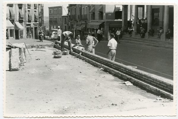 MMH-436-Obras de urbanización de la plaza de Zocodover_1961 - Fot Flores