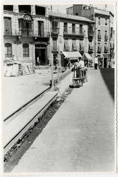 MMH-438-Obras de urbanización de la plaza de Zocodover_1961 - Fot Flores