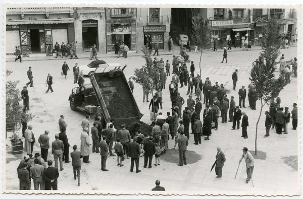 MMH-443-Obras de urbanización de la plaza de Zocodover_1961 - Fot Flores