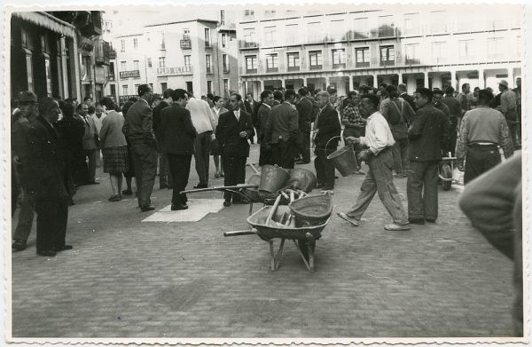 MMH-444-Obras de urbanización de la plaza de Zocodover_1961 - Fot Flores