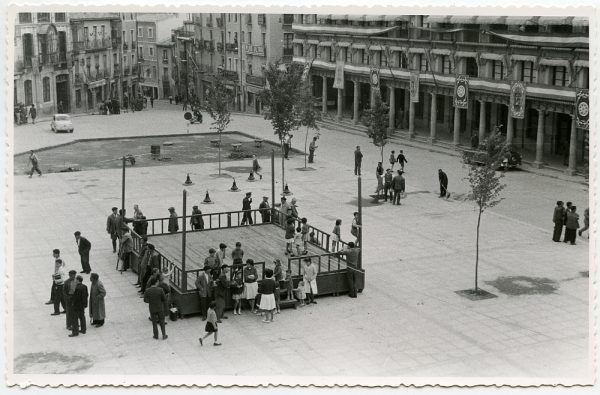 MMH-445-Obras de urbanización en la plaza de Zocodover_1961 - Fot Flores