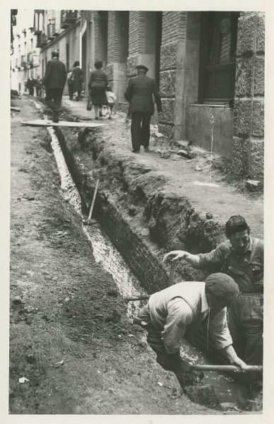 MMH-451-Obras de urbanización en la calle Sillería_1961 - Fot Flores