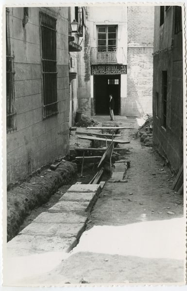 MMH-455-Obras de urbanización en la plaza de Montalbanes_1961 - Fot Flores