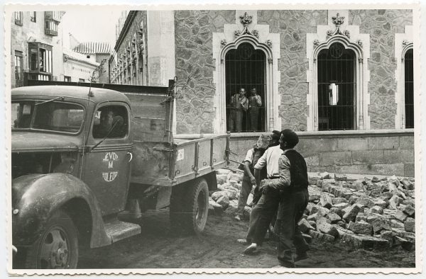 MMH-458-Obras de urbanización en la plaza de San Agustín_1961 - Fot Flores