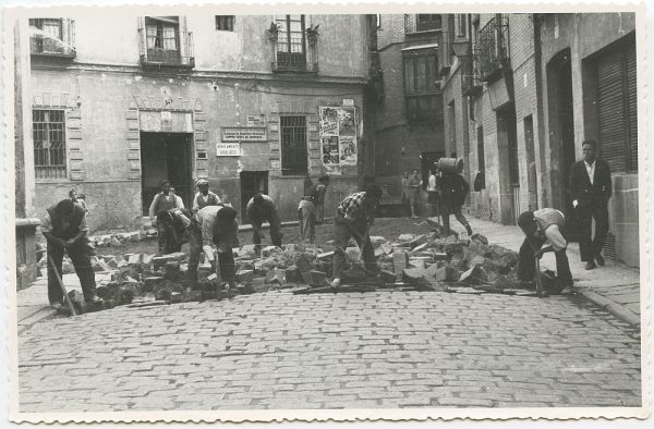 MMH-460-Obras de urbanización en la plaza de San Agustín_1961 - Fot Flores