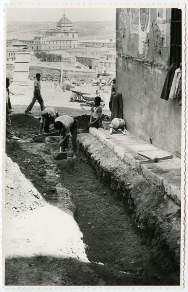 MMH-464-Obras de urbanización en la cuesta del Águila_1961 - Fot Flores