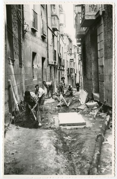 MMH-477-Obras de urbanización en la calle de Alfileritos_1961 - Fot Flores