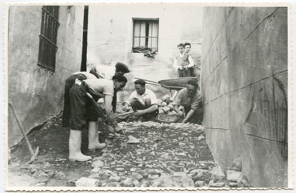 MMH-479-Obras de urbanización en la calle de Alfileritos_1961 - Fot Flores