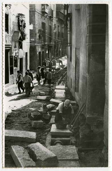 MMH-484-Obras de urbanización en la calle de Alfileritos_1961 - Fot Flores