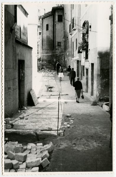 MMH-487-Obras de urbanización en la calle de Alfileritos_1961 - Fot Flores