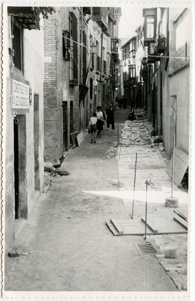 MMH-488-Obras de urbanización en la calle de Alfileritos_1961 - Fot Flores