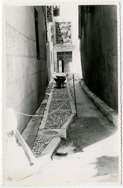 MMH-492-Obras de urbanización en el callejón de Gigantones_1961 - Fot Flores