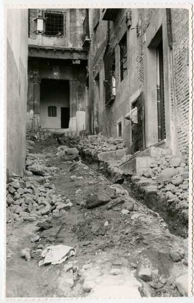 MMH-494-Obras de urbanización en el callejón de Agustín Moreto_1961 - Fot Flores