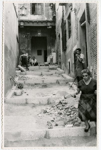 MMH-496-Obras de urbanización en el callejón de Agustín Moreto_1961 - Fot Flores