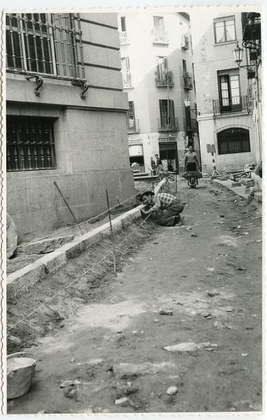 MMH-509-Obras de urbanización en la calle Nueva_1961 - Fot Flores